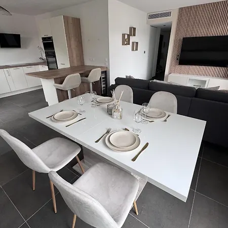 Of Standing With Swimming Pool Апартаменты *