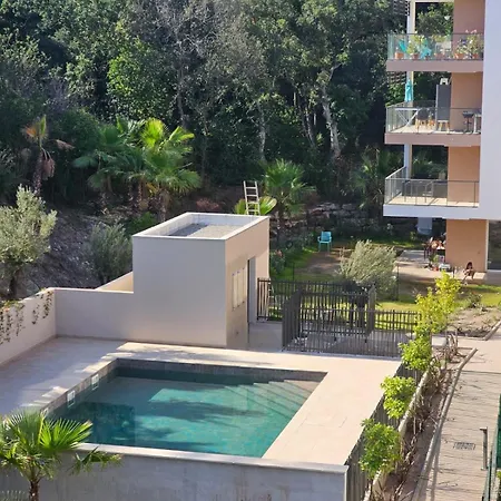 Of Standing With Swimming Pool Апартаменты